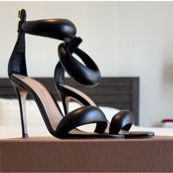 New! Gianvito Rossi Black Strappy Heels - Picture 3 of 16